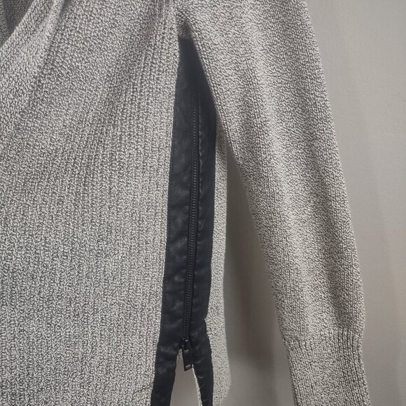Women's Banana Republic Heather Gray Knit Cardigan Leather Side Zip Size Small - Picture 3 of 5